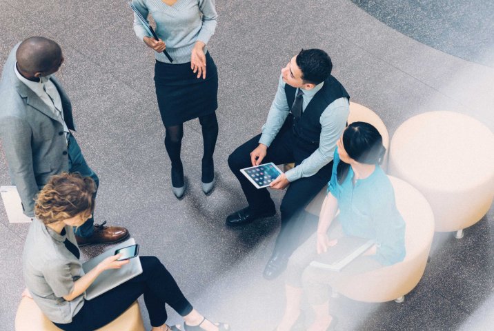 Group_meeting_in_lobby-sq