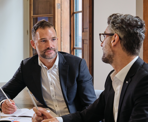Two business professionals in a meeting discussing RPO business case development